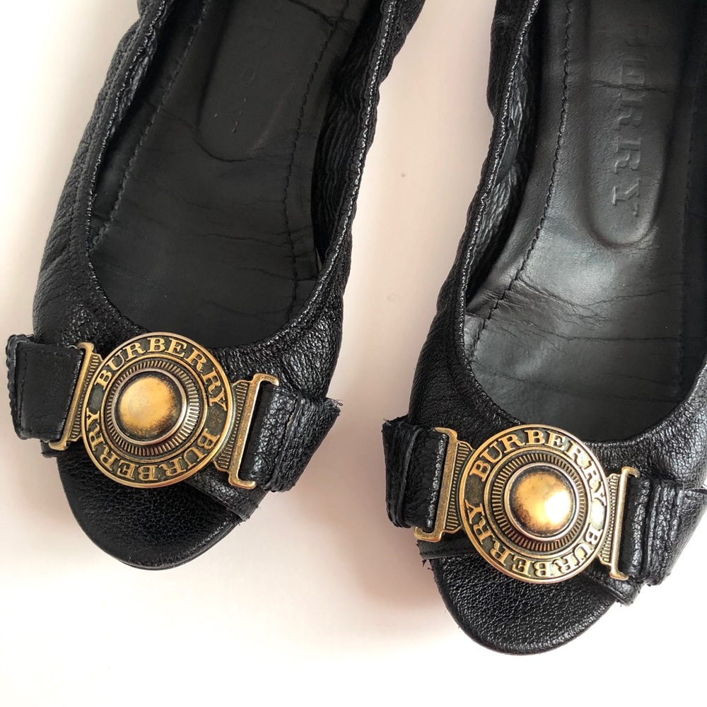 Burberry Black Medallion Logo Flats Made In Italy